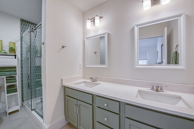 Building Photo - 35 Metacomet Rd