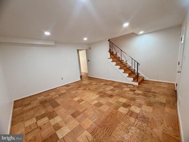 Building Photo - 5129 Clacton Ave