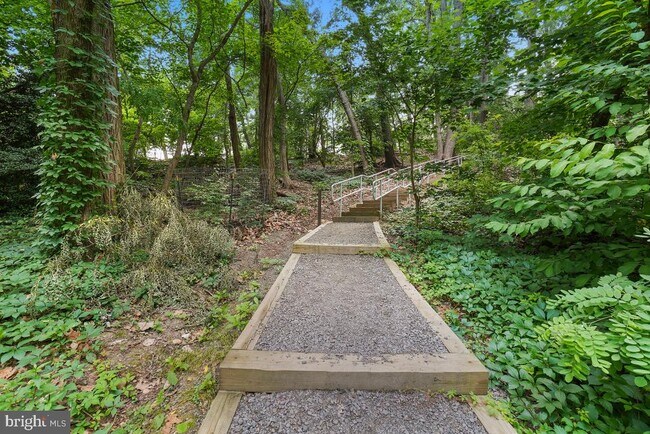 Building Photo - 5902 Mt Eagle Dr