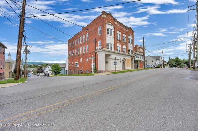 Building Photo - 380 Scott St