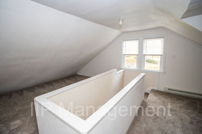 Building Photo - Beautiful 3 Bedroom house in South Euclid!