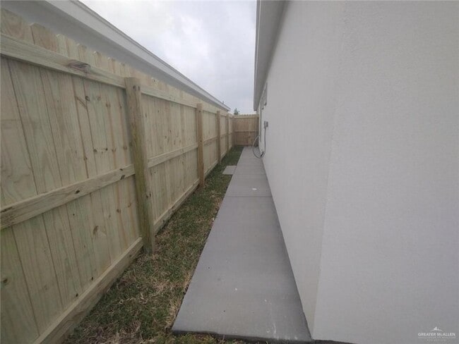 Building Photo - 1405 Shavano Dr