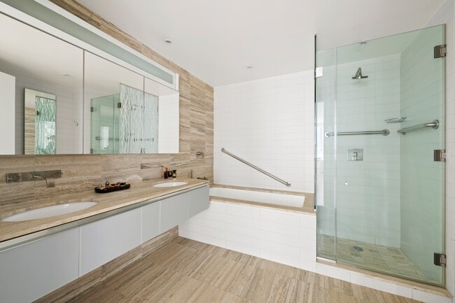 Building Photo - 322 W 57th St