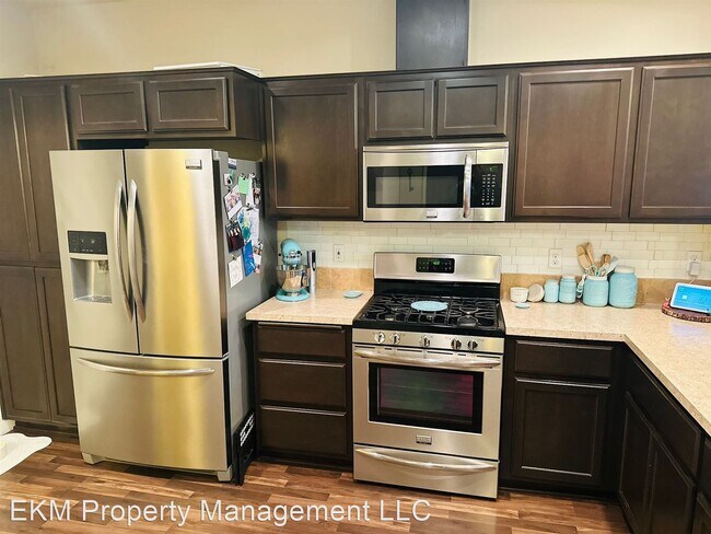 Building Photo - 3 br, 2.5 bath House - 2502 NE 130th Avenu...
