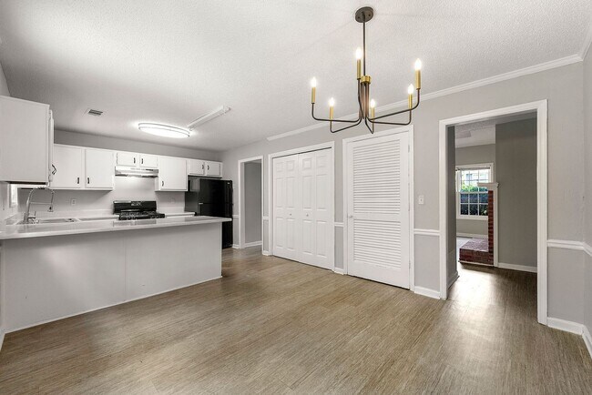 Building Photo - Renovated Modern 2BR Townhome in Prime Kennesaw Location