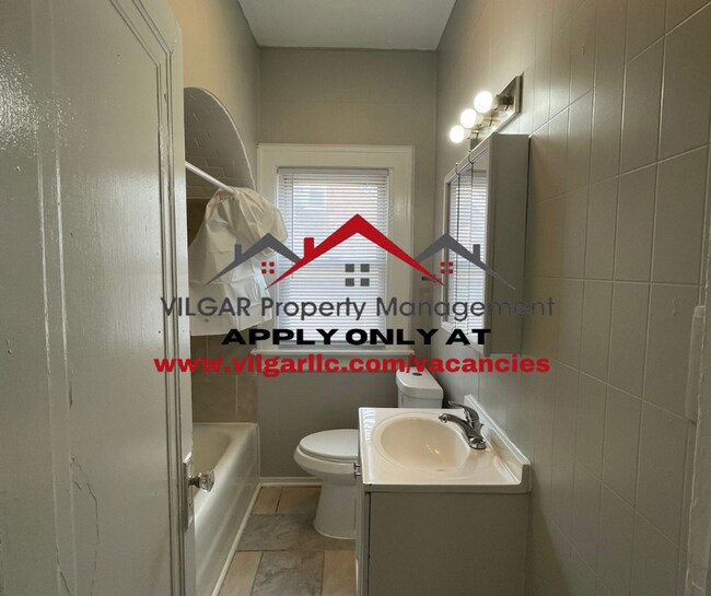 Building Photo - 3 bedrooms, 1 bathroom home in Gary, IN