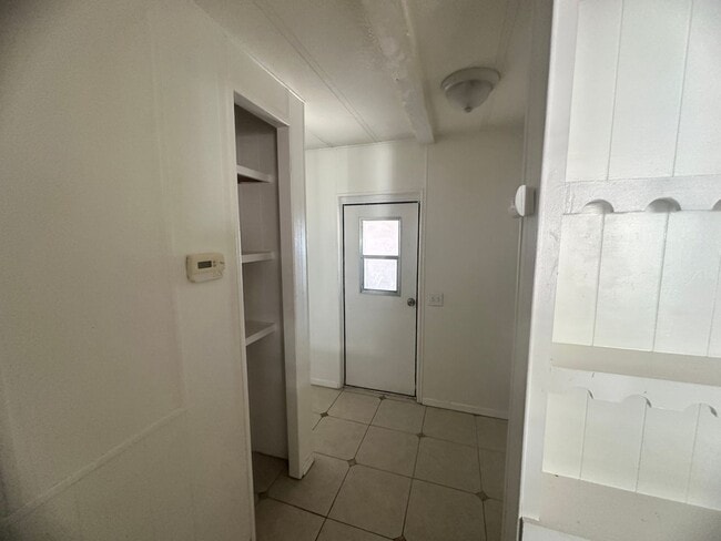 Building Photo - charming 2 bedroom mobile close to River