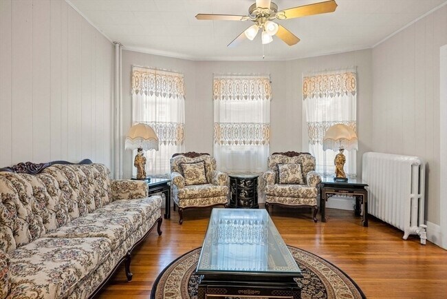 Building Photo - 154 Glen St