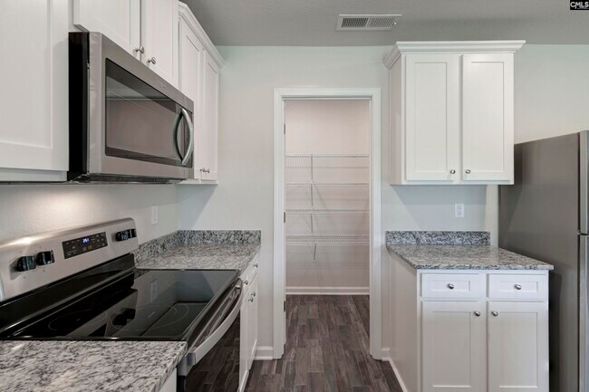 Building Photo - 807 Red Berry Ln