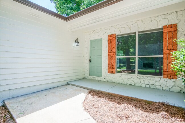 Building Photo - 3137 Glen Hollow Dr