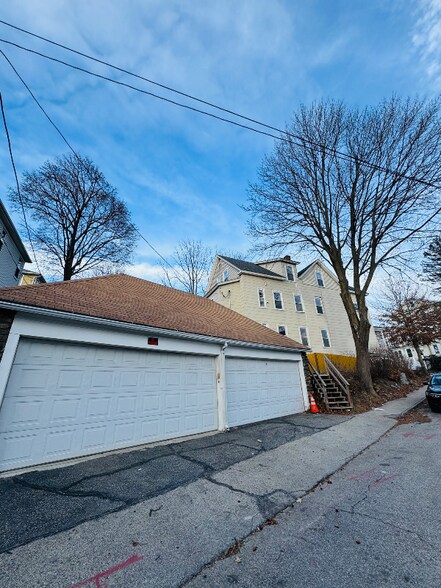 Building Photo - 184 Vernon St