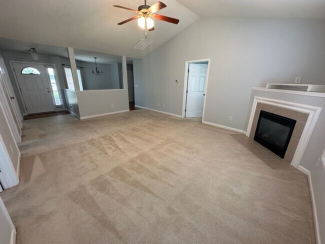 Building Photo - Beautiful Fenced in Patio Home in Colfax!