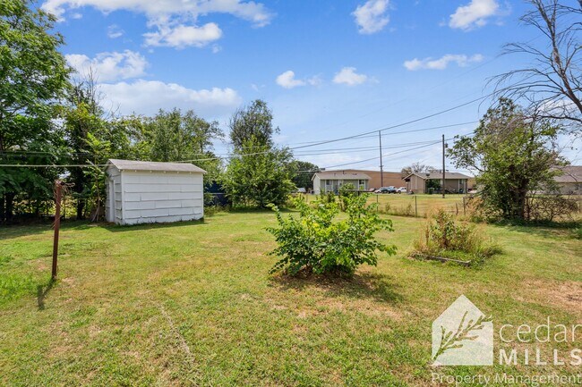 Building Photo - Super cute, updated 2 bedroom home