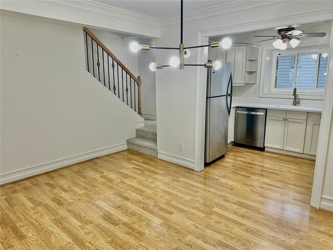 Building Photo - 835 Glendale Terrace NE