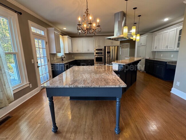 Building Photo - 425 Water Shadow Ln