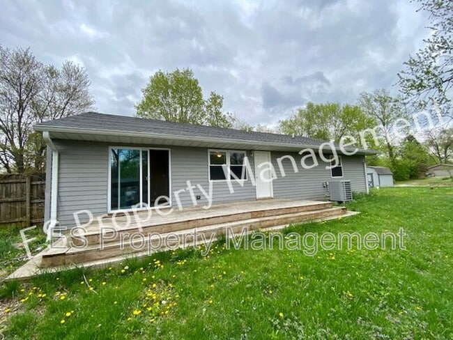 Building Photo - 8070 Chiltern Dr