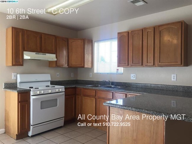 Primary Photo - 10 6th St