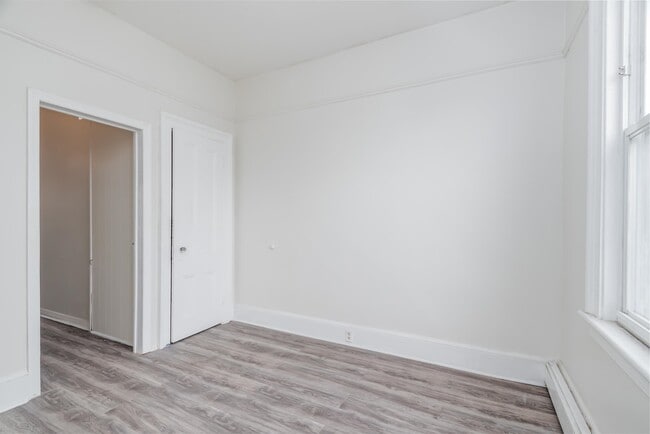 Building Photo - 37 Pamrapo Ave