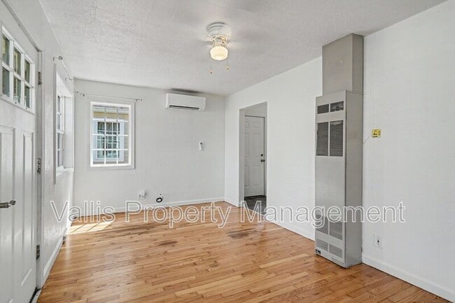 Building Photo - 522 19th St NE