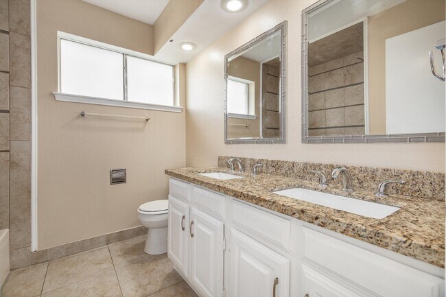 Building Photo - 7218 Foxway Ln