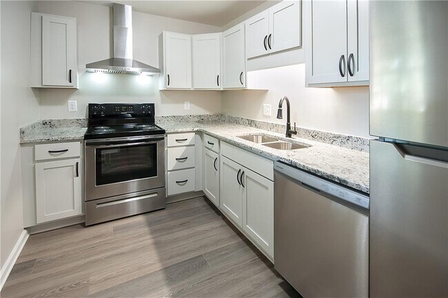 Building Photo - 3117 Colonial Way