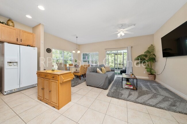 Building Photo - Coral Cay Resort 5/3 furnished or unfurnished