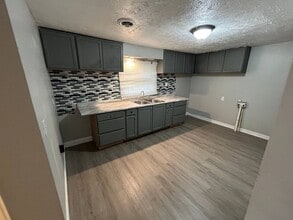 Building Photo - 3-Bedroom Single Family Home | Spacious La...