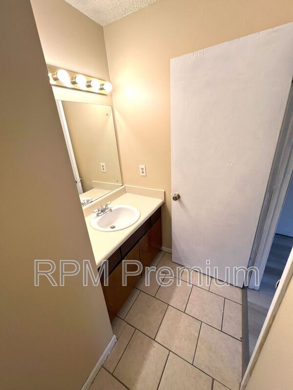 Building Photo - 10769 Alco Ave