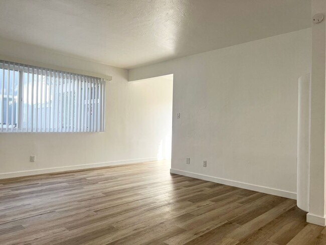 Building Photo - Bright 2 bed 1 bath in Pacific Beach