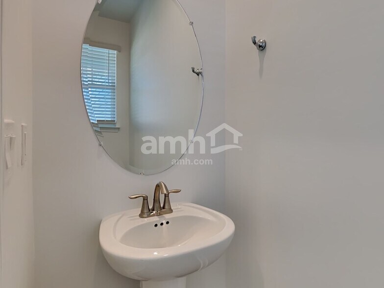 Building Photo - 140 Bee Tree Blvd