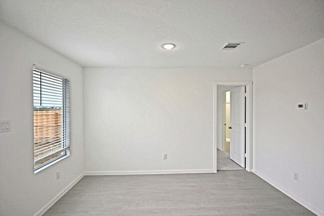 Building Photo - 3817 Low Tide