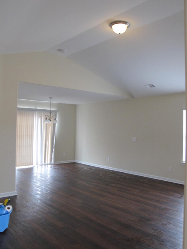 Building Photo - 19 Milsbury Ln