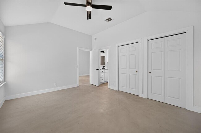 Building Photo - 14511 Oliphant St