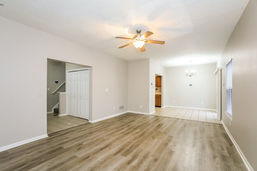 Building Photo - 7204 Parklake Pl