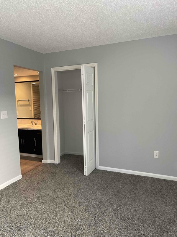 Building Photo - 4222 Pinehurst Cir