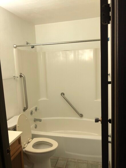 Bathroom - 115 Pendleton St