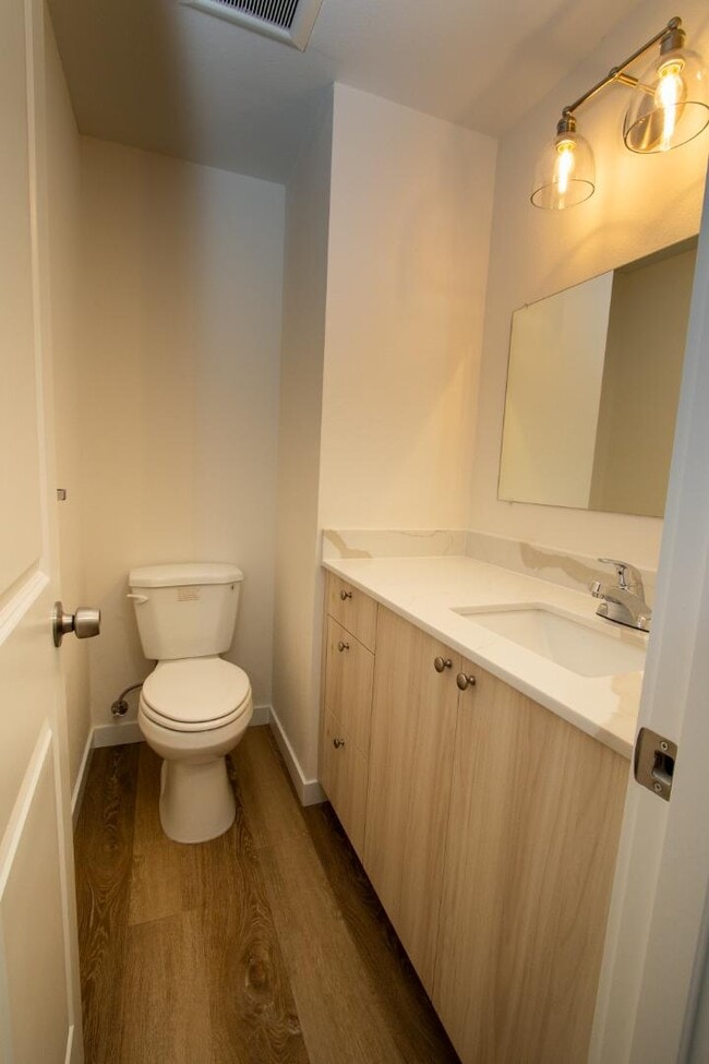 Building Photo - 403 43rd Ave SW