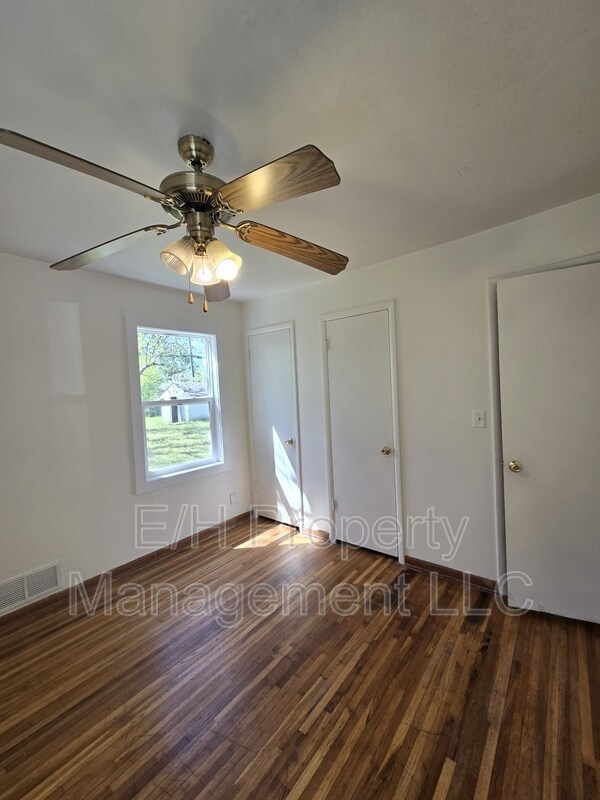 Building Photo - 1121 Luther E