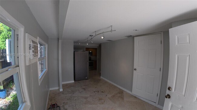 Building Photo - 5400 SW 36th St