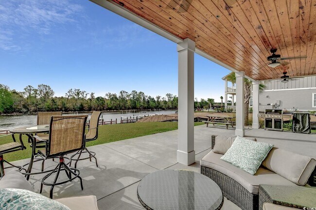 Building Photo - 455 Harbour View Dr