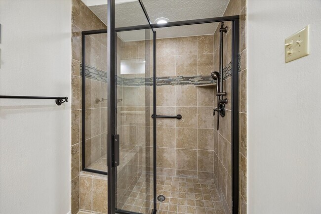 Building Photo - 6511 Pauma Dr