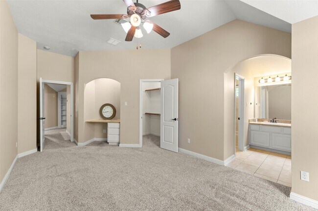 Building Photo - 25314 Greenwell Springs Ln