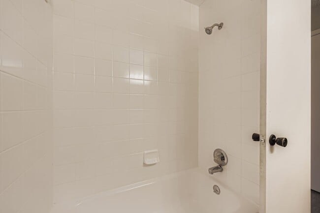 Building Photo - 214 Austin St