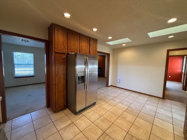 Building Photo - 1940 Ives Way Ln