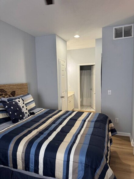 Building Photo - 125 Royal Poste Rd