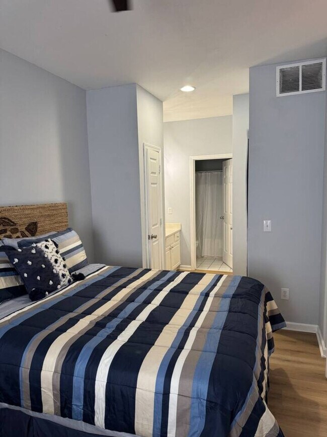 Building Photo - 125 Royal Poste Rd