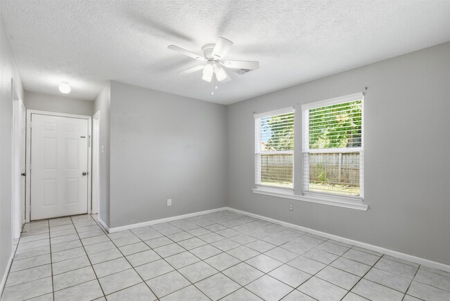 Building Photo - 1203 Valerie Ave