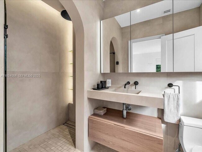 Building Photo - 920 W 47th Ct