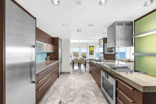Building Photo - 2066 N Ocean Blvd