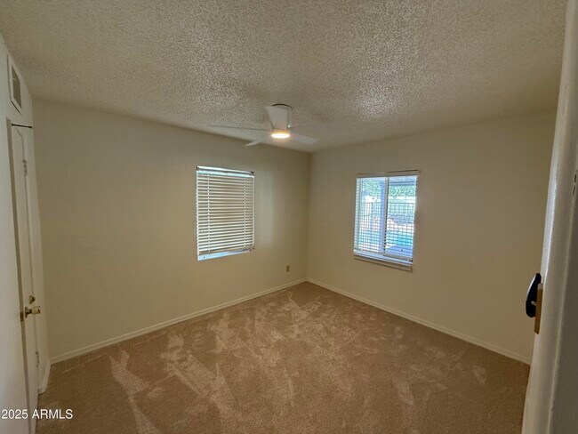 Building Photo - 7035 N 11th Pl